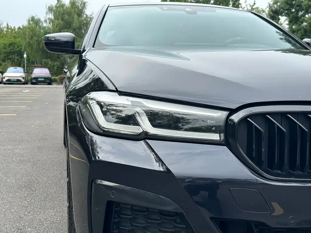BMW 5 Series — миниатюра 7
