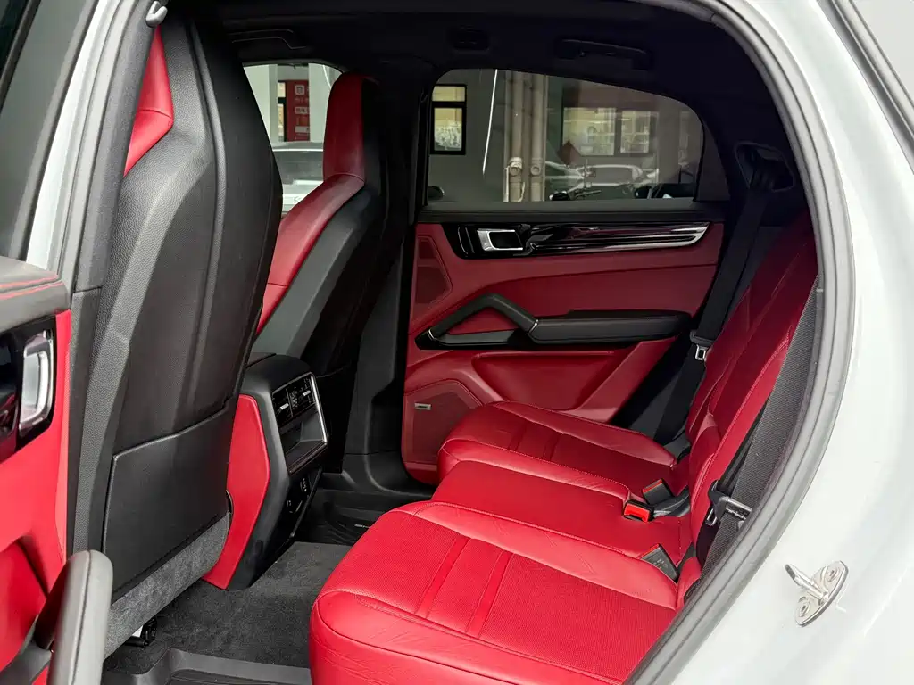 Porsche Cayenne — миниатюра 6