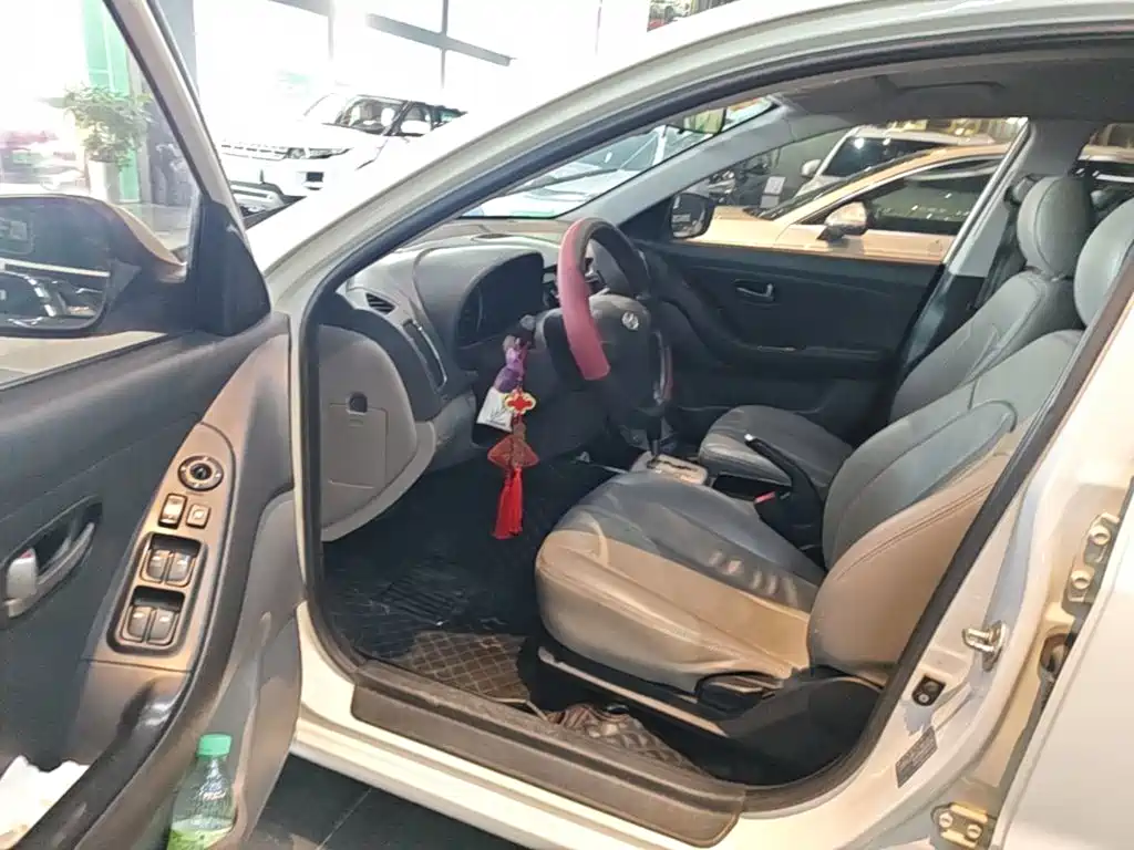 Hyundai Elantra — миниатюра 16