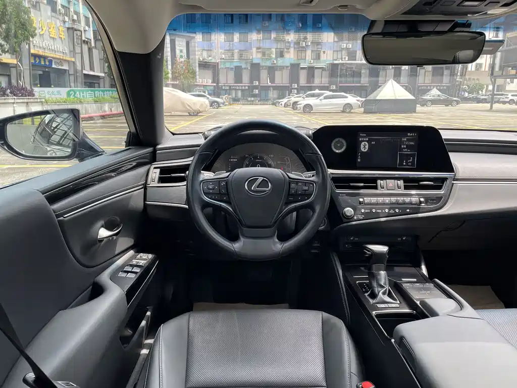 Lexus ES 2021 200