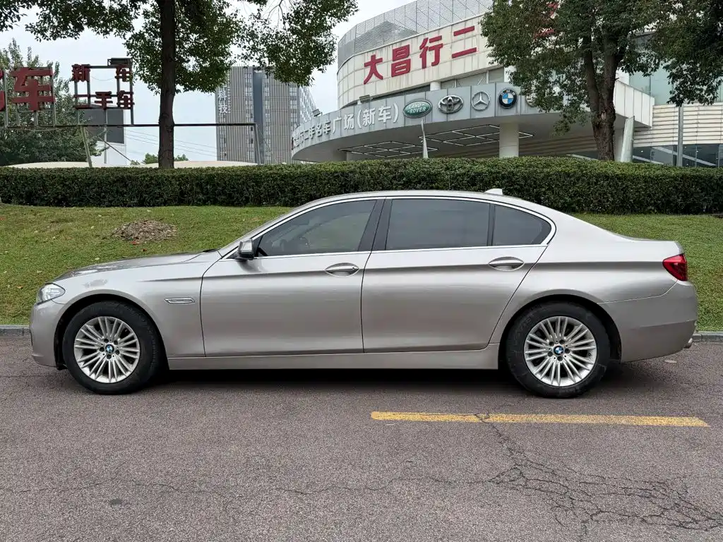 BMW 5 Series — миниатюра 3