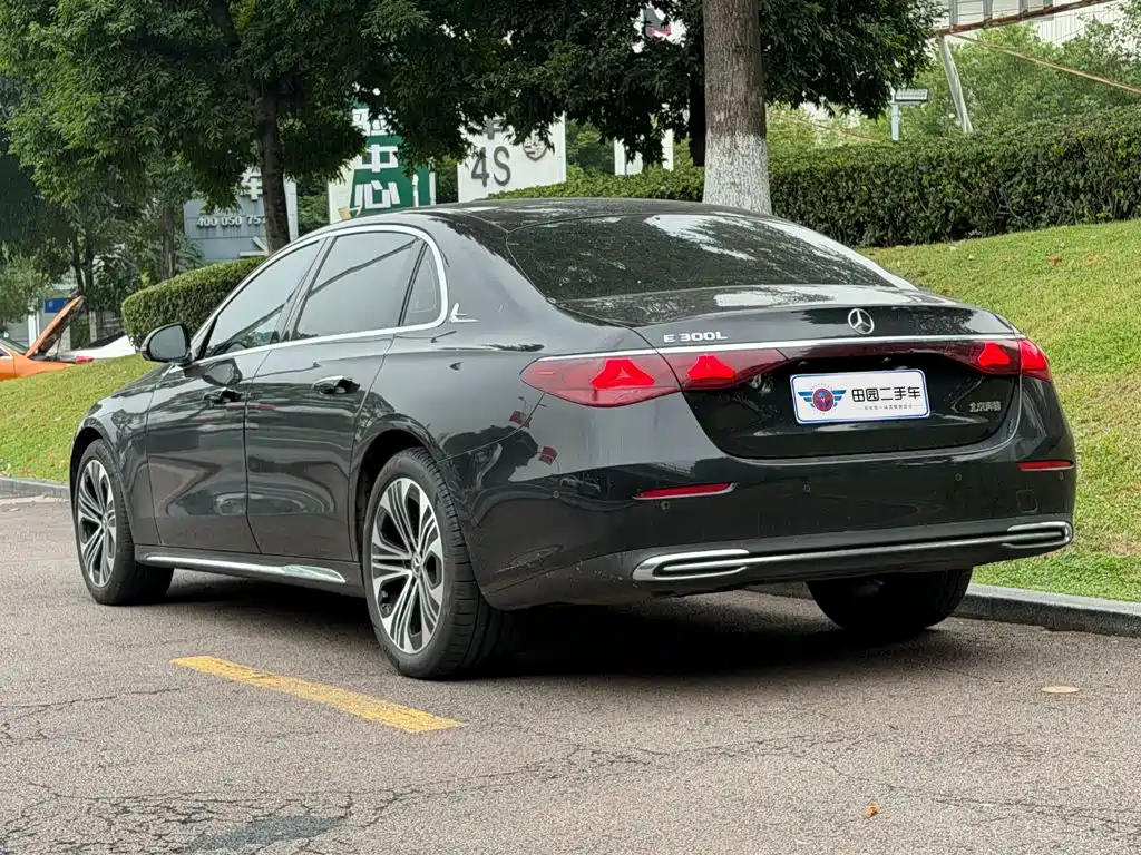 Mercedes-Benz E-Class — миниатюра 4