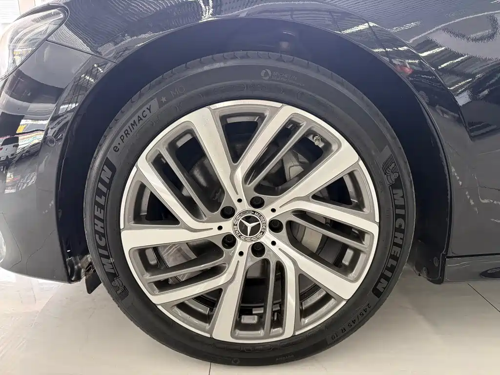 Mercedes-Benz E-Class — миниатюра 11
