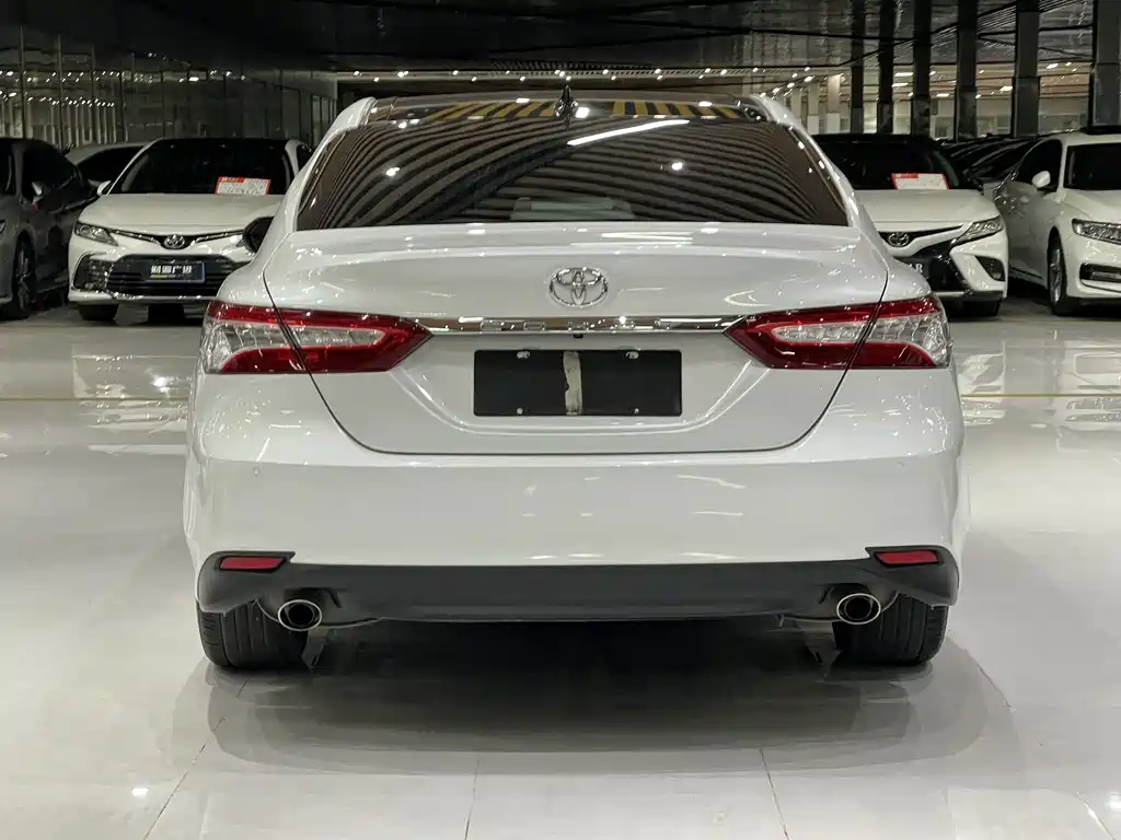 Toyota Camry — миниатюра 12