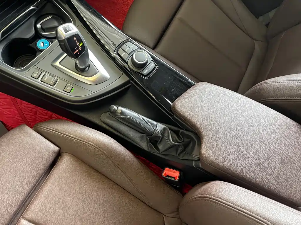 BMW 3 Series — миниатюра 12