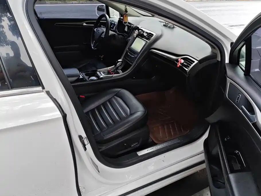 Ford Mondeo — миниатюра 8