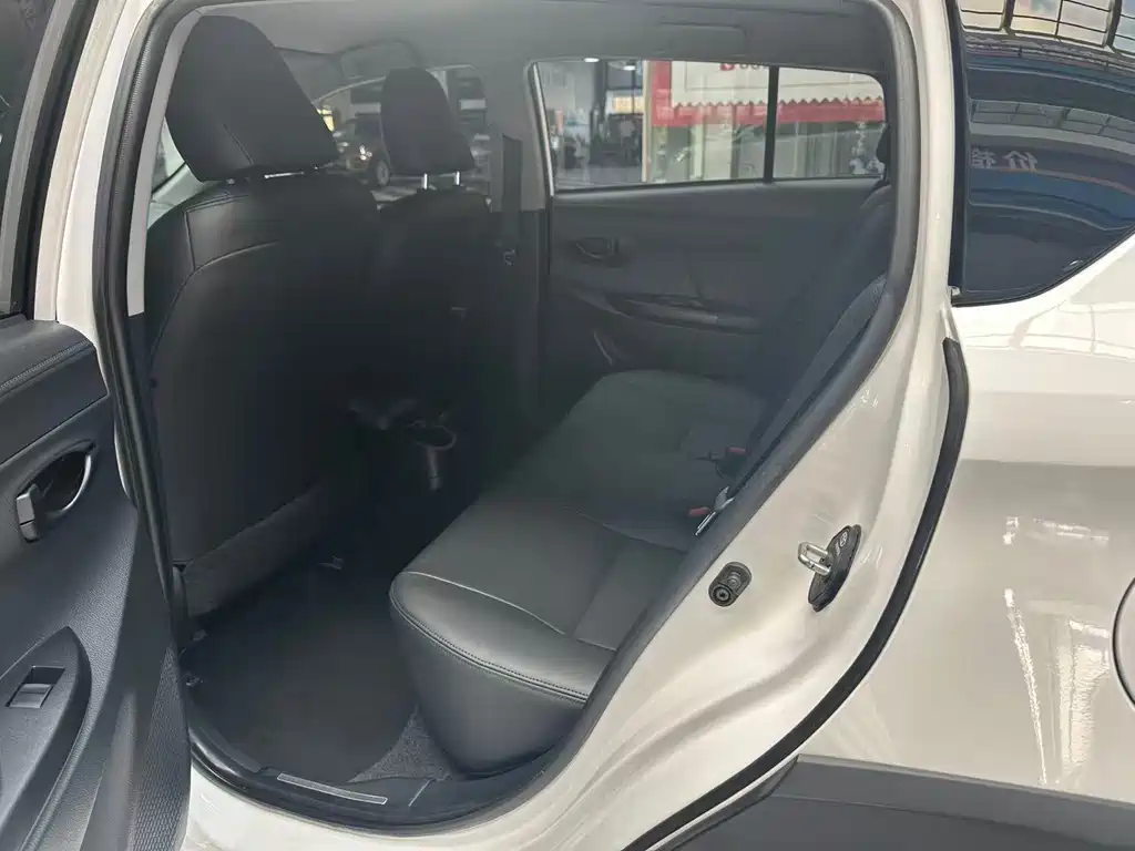 Toyota Yaris L — миниатюра 12