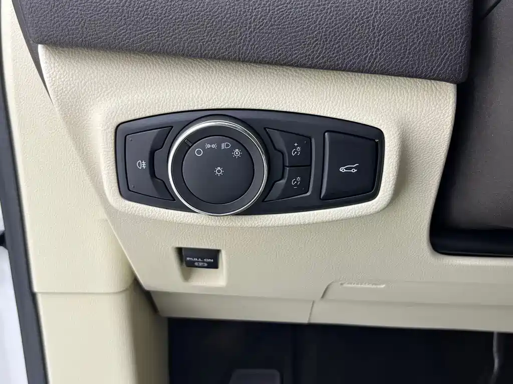 Lincoln MKC — миниатюра 9