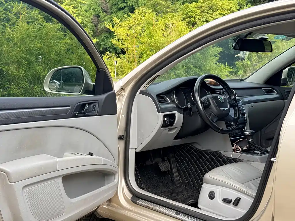 Skoda Superb — миниатюра 4
