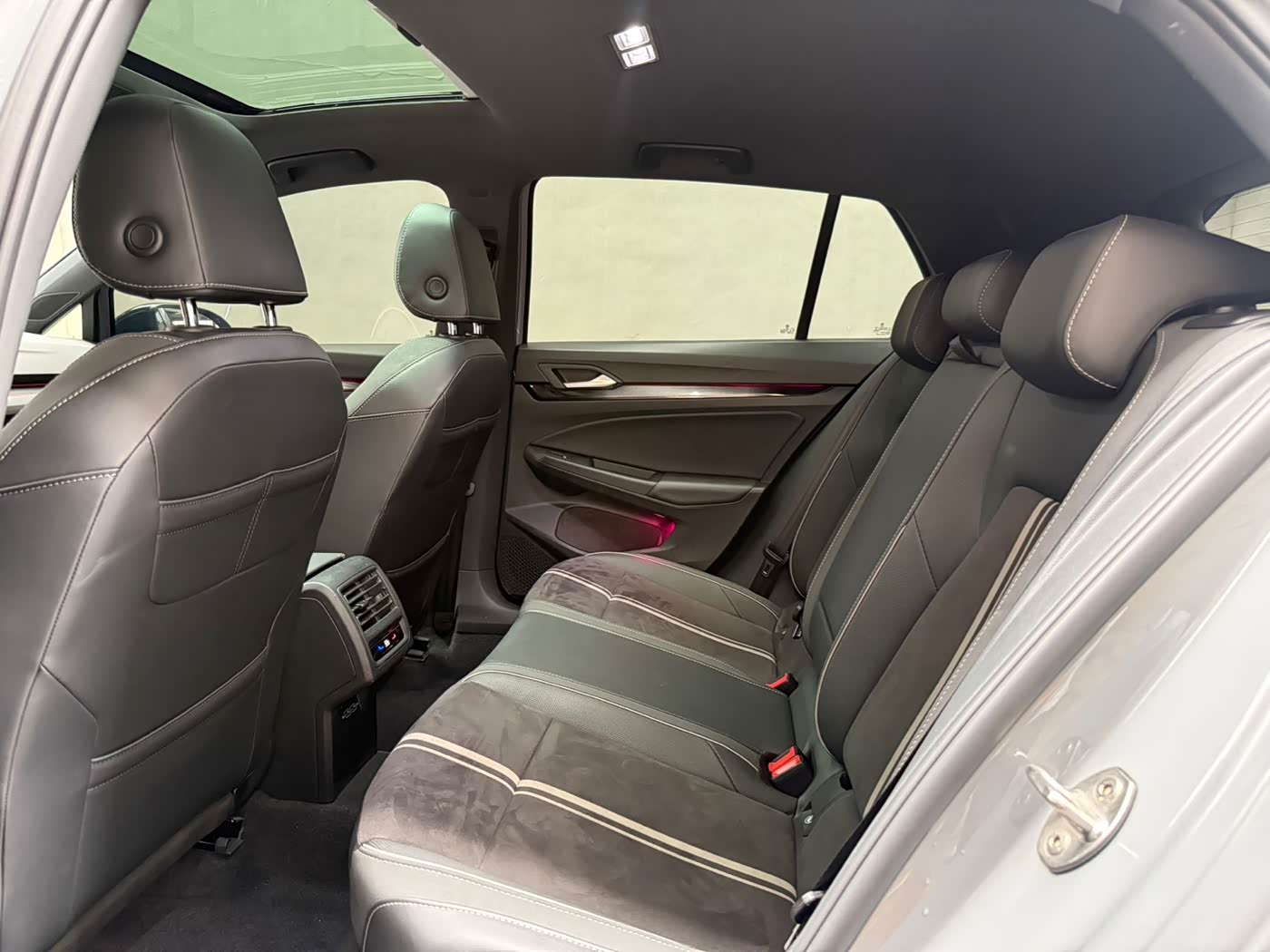 Volkswagen Golf 1.4 л 2022 г. Серебристо-серый, пробег 36000 км