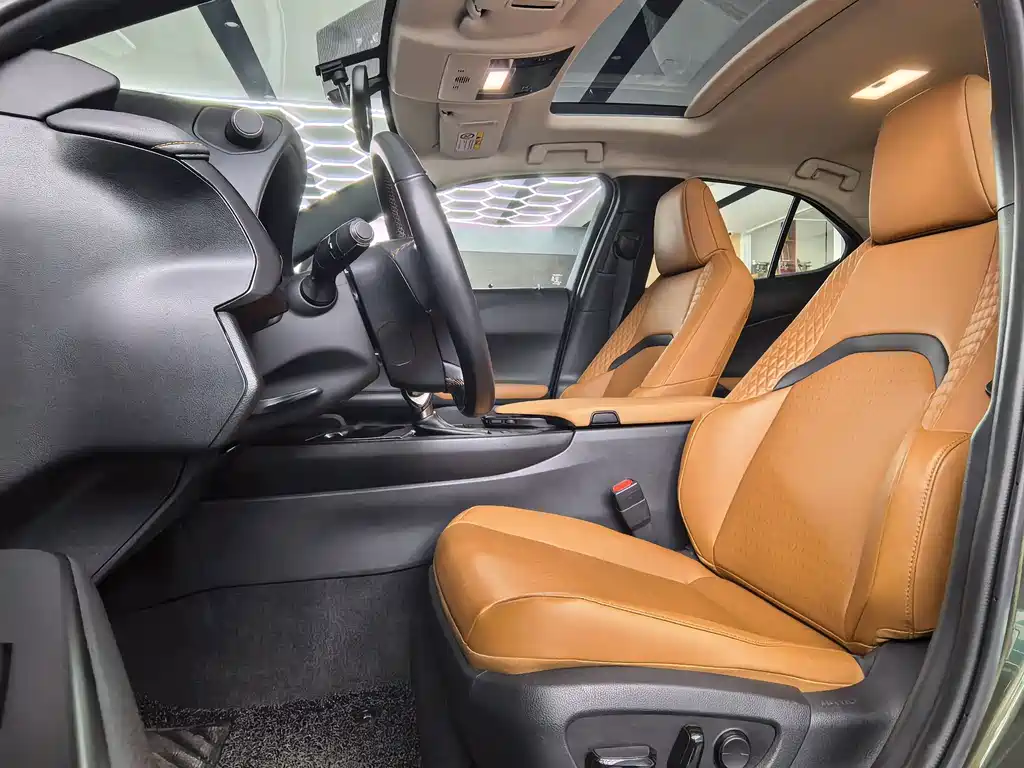 Lexus UX — миниатюра 13