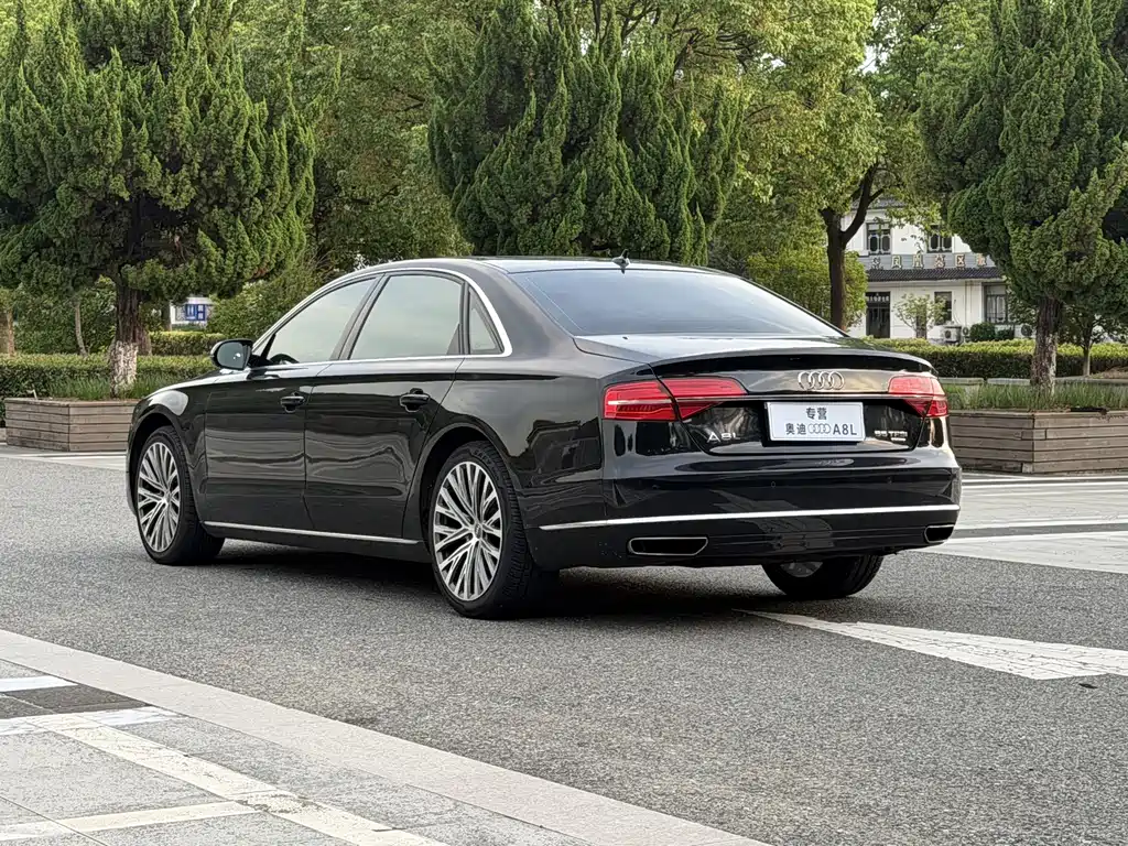 Audi A8 — миниатюра 6