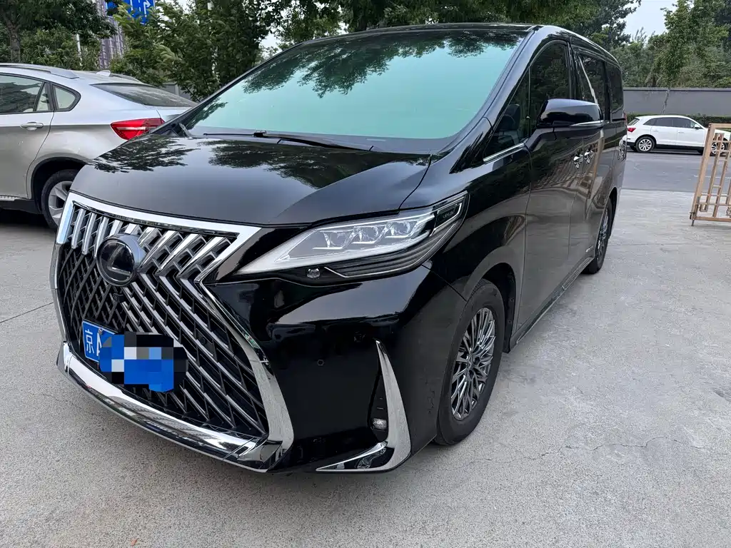 Lexus LM 2020 300h мест
