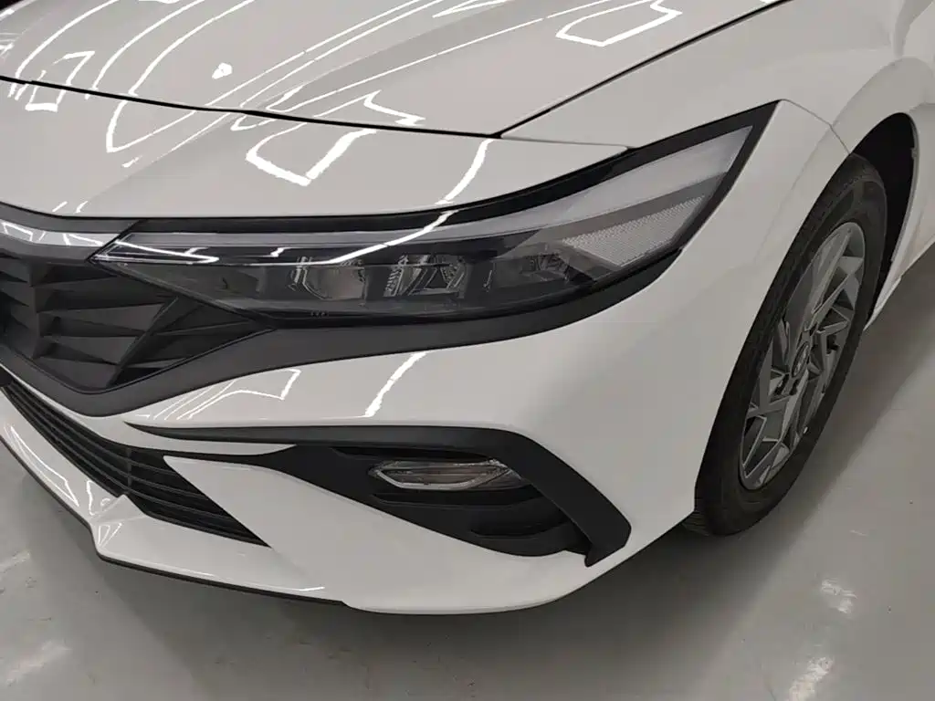 Hyundai Elantra — миниатюра 24