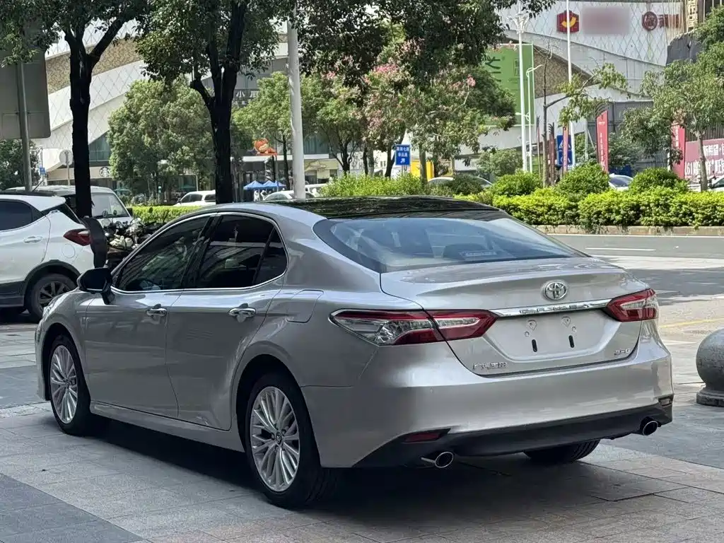 Toyota Camry — миниатюра 10