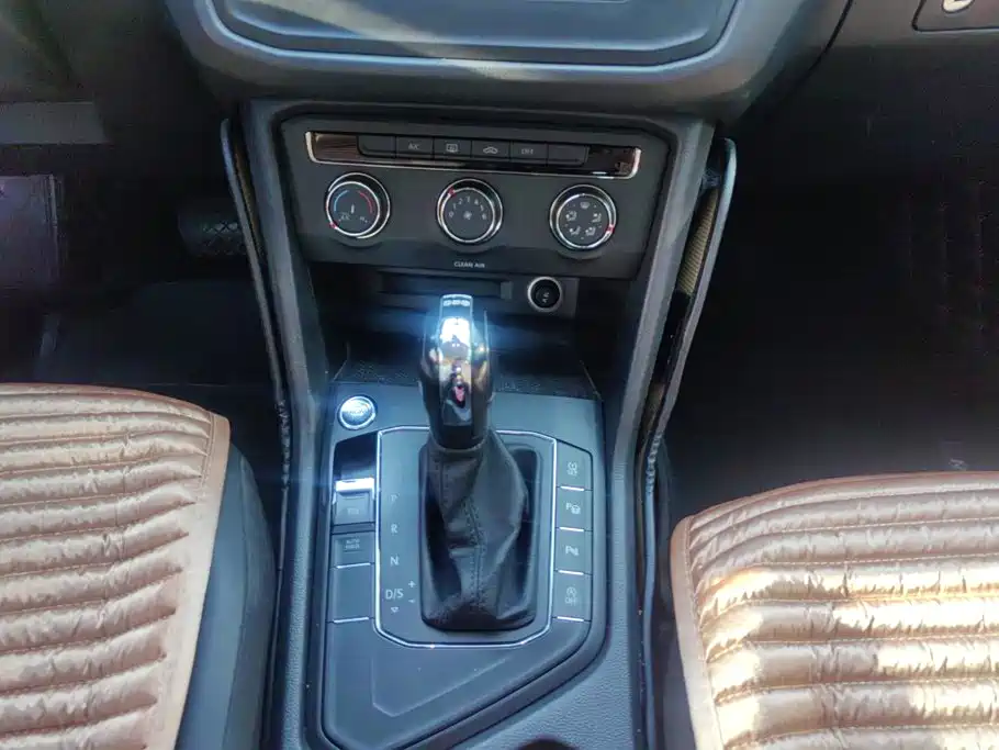 Volkswagen Tiguan L — миниатюра 16