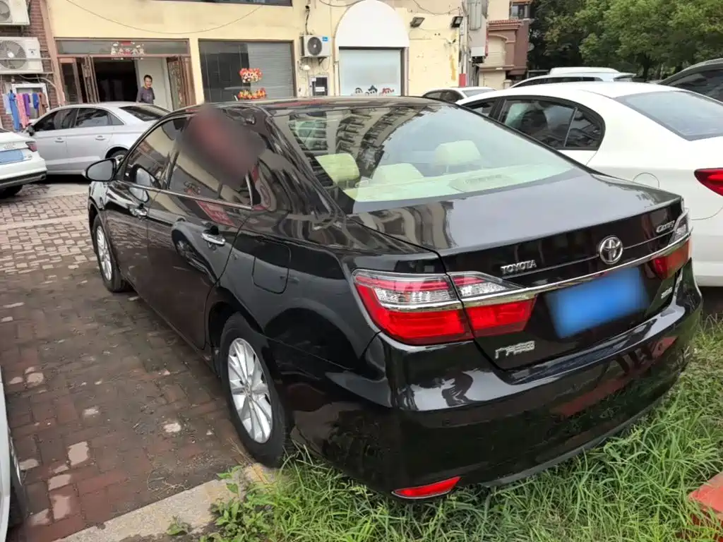 Toyota Camry — миниатюра 5