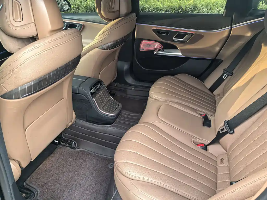 Mercedes-Benz E-Class — миниатюра 12