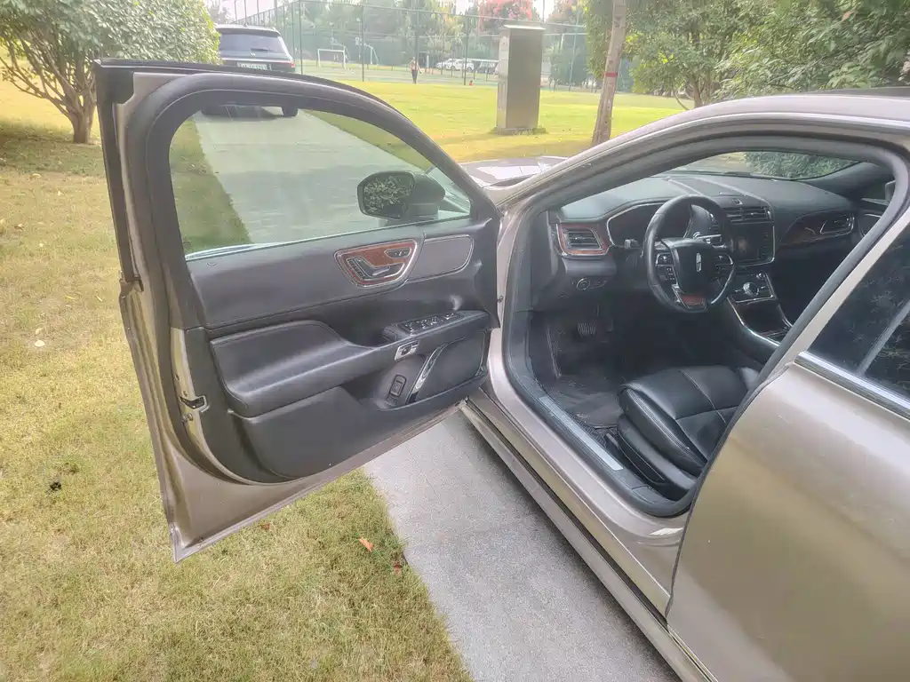 Lincoln Continental — миниатюра 7