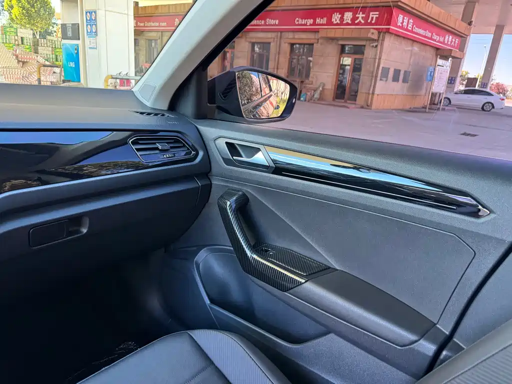 Volkswagen T-Roc — миниатюра 11