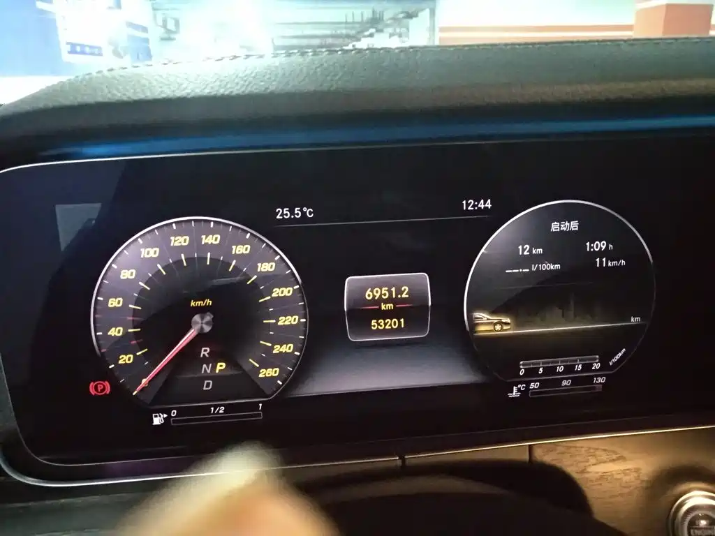 Mercedes-Benz E-Class — миниатюра 12