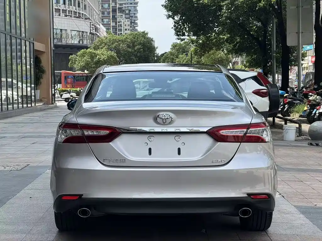Toyota Camry — миниатюра 11