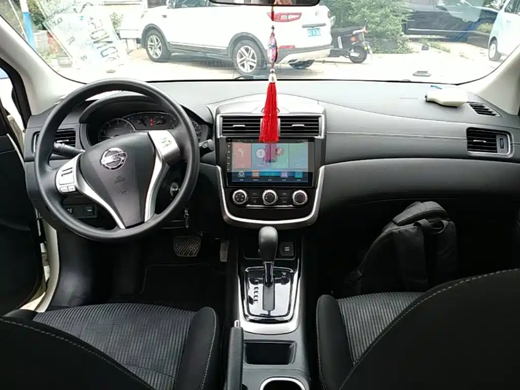 Nissan Tiida — миниатюра 10
