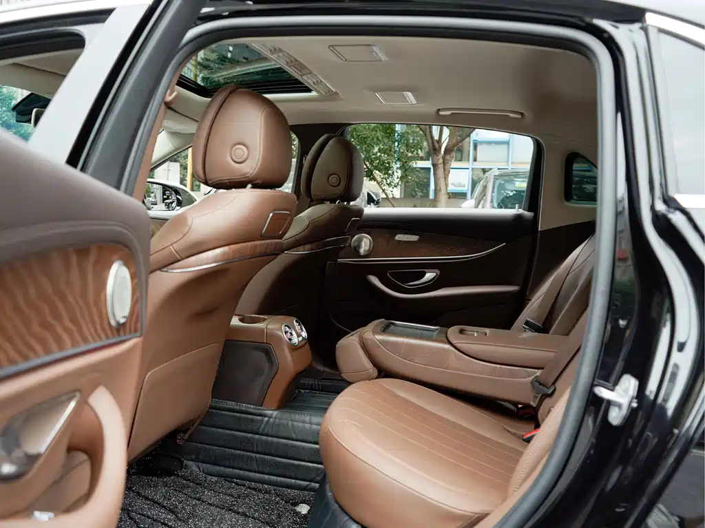Mercedes-Benz E-Class — миниатюра 12
