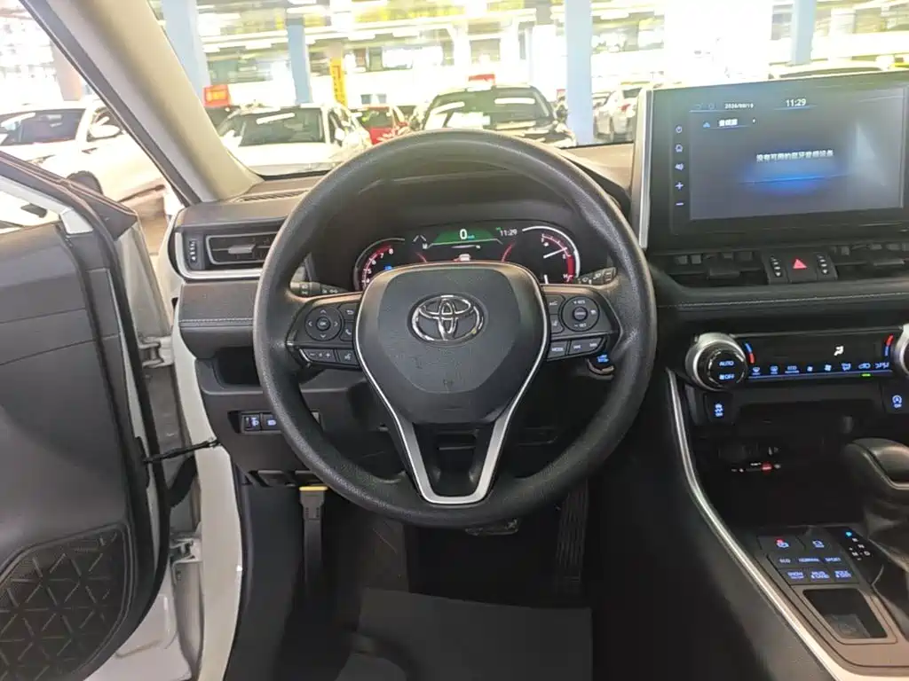Toyota RAV4 — миниатюра 11