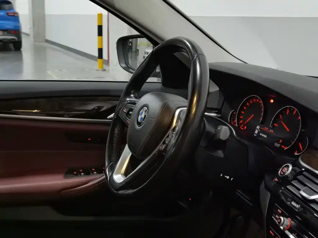 BMW 5 Series — миниатюра 22
