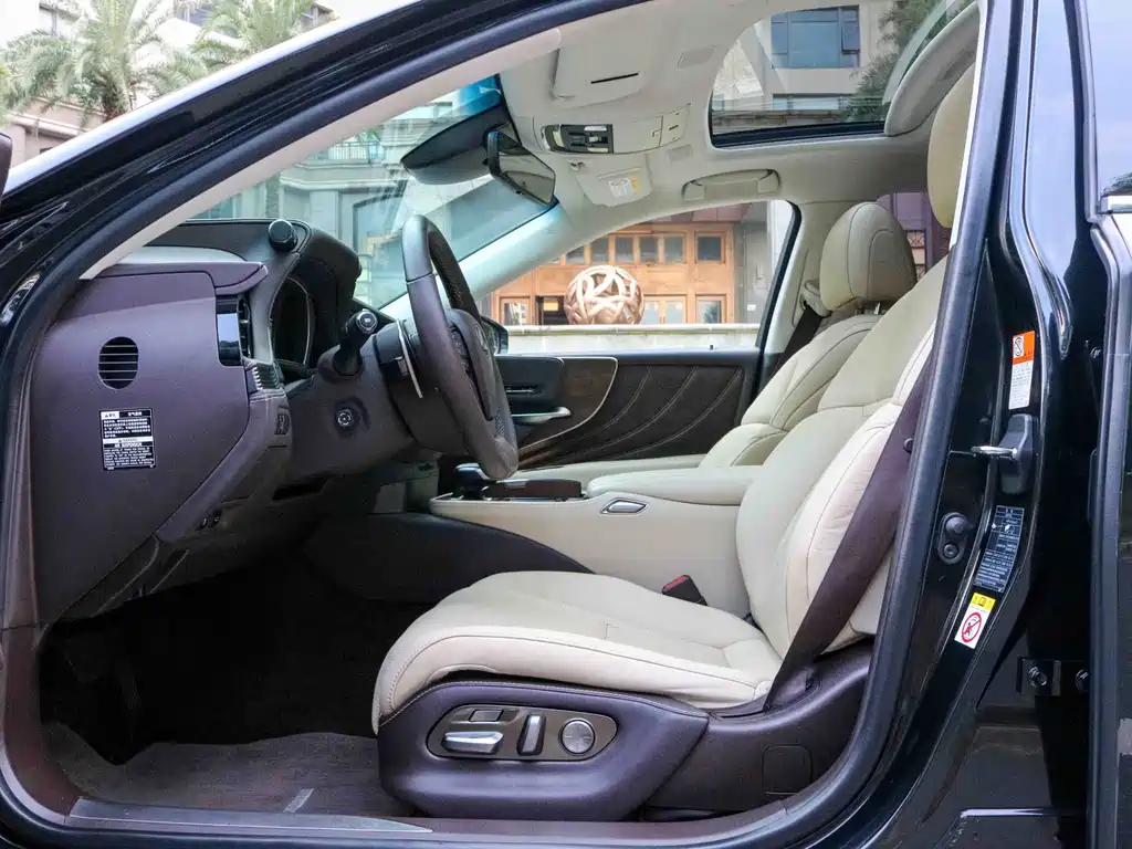Lexus LS 2018 500h V
