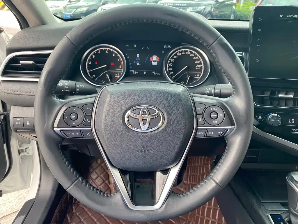 Toyota Camry — миниатюра 19