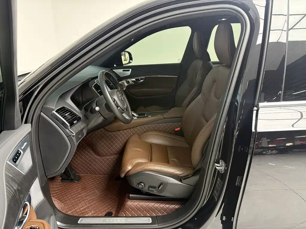 Volvo XC90 — миниатюра 6