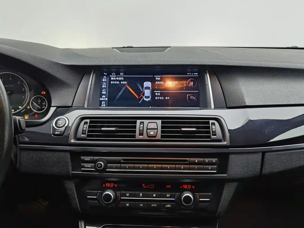 BMW 5 Series — миниатюра 12