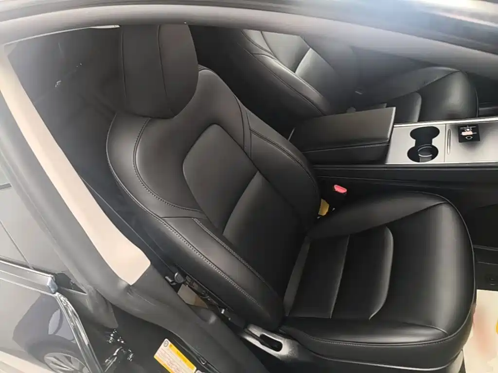Tesla Model Y — миниатюра 25