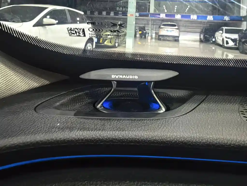 XPeng P7 — миниатюра 10