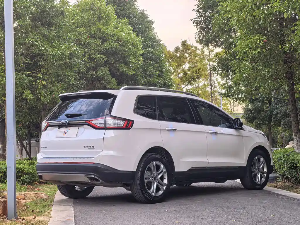 Ford Edge — миниатюра 7