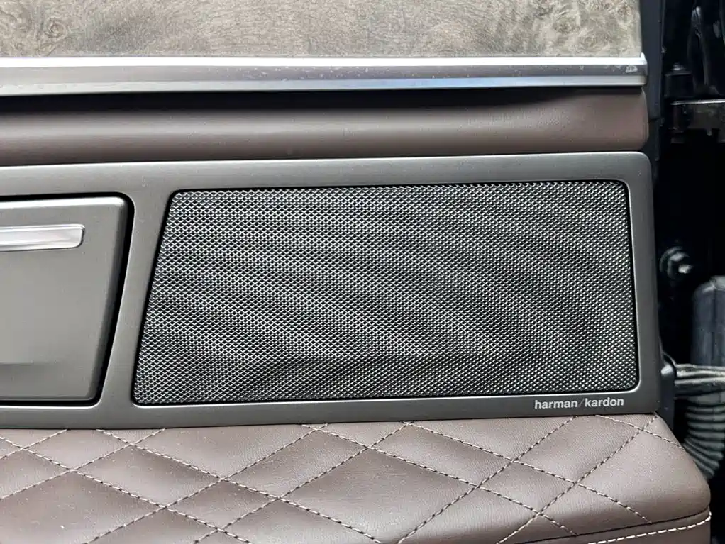 BMW 7 Series — миниатюра 15