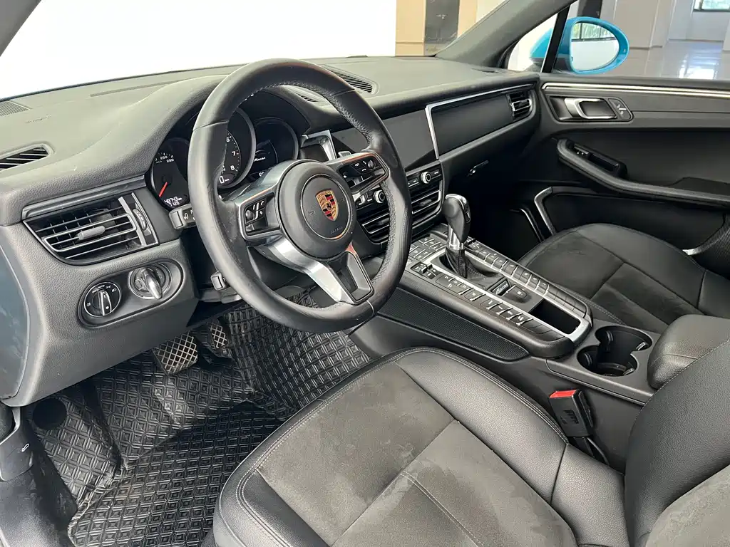 Porsche Macan — миниатюра 9