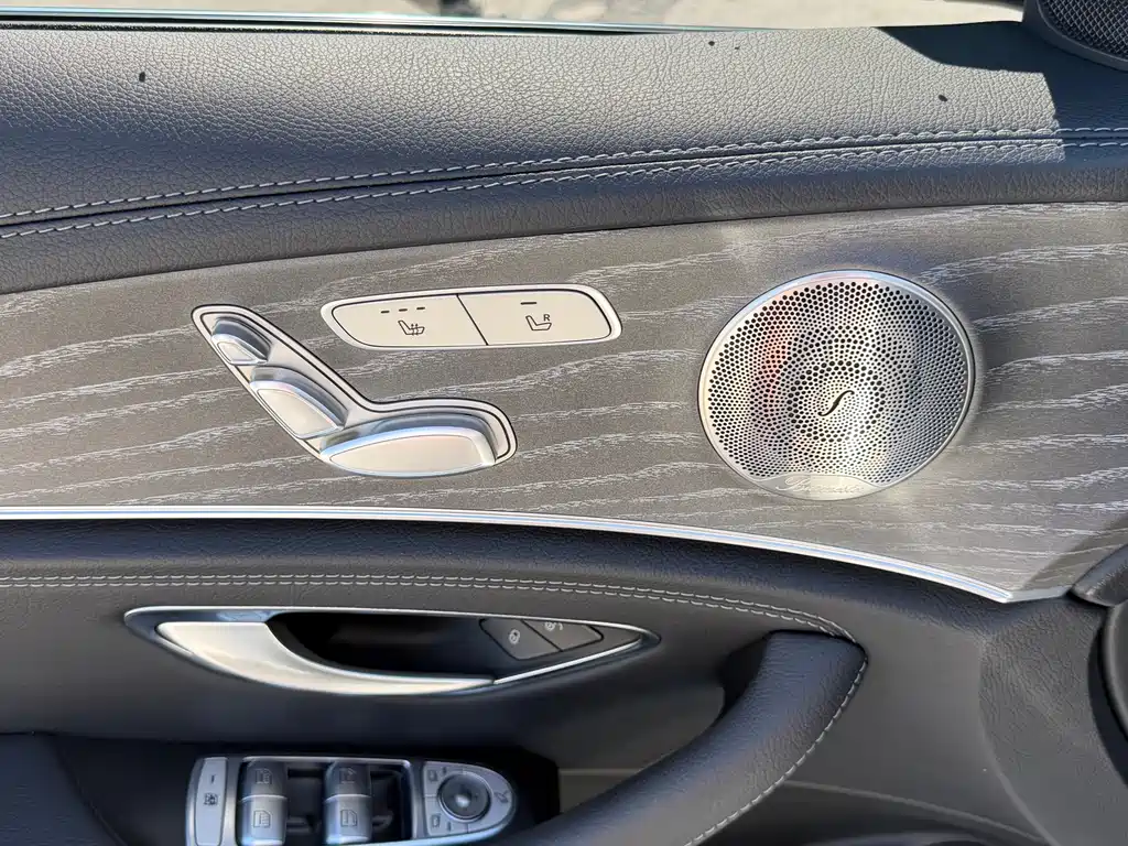 Mercedes-Benz E-Class — миниатюра 10