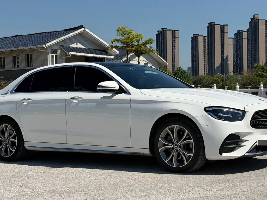 Mercedes-Benz E-Class — миниатюра 3