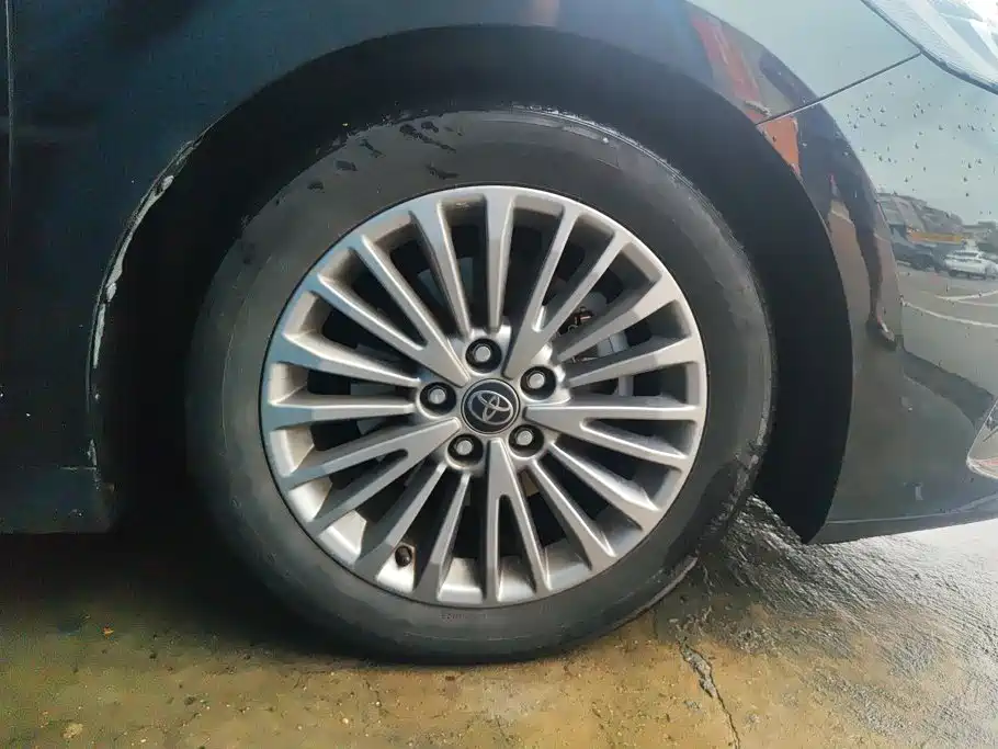 Toyota Camry — миниатюра 6