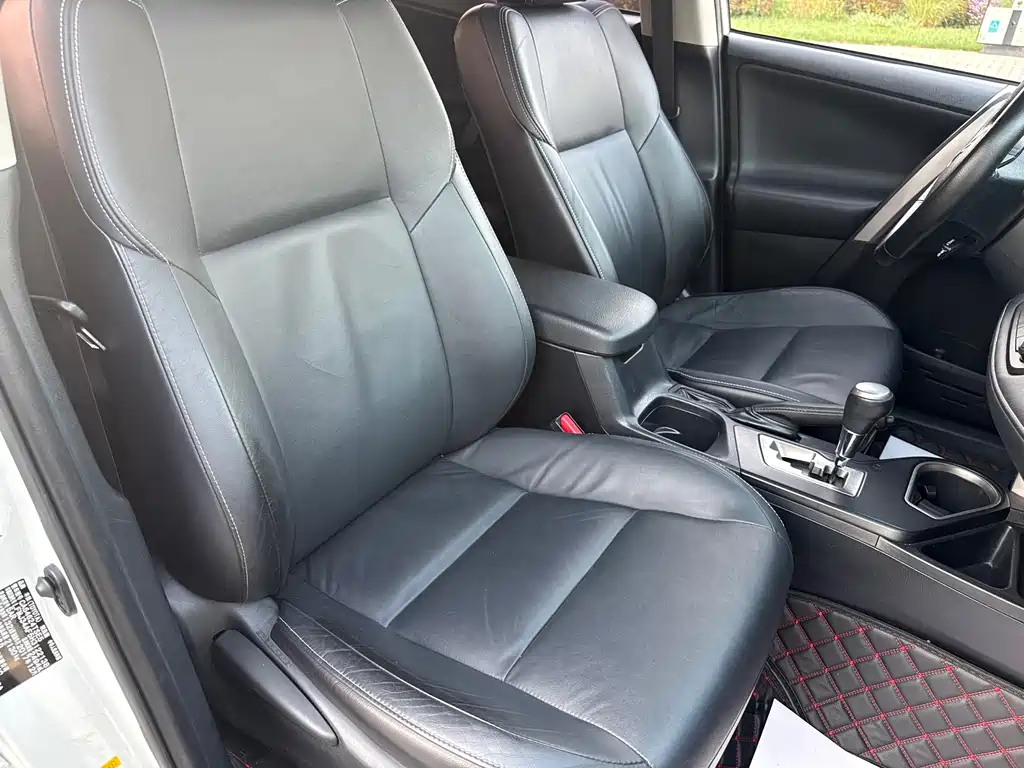 Toyota RAV4 — миниатюра 12