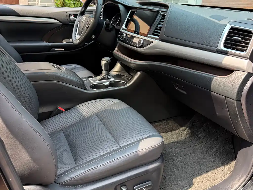 Toyota Highlander — миниатюра 8