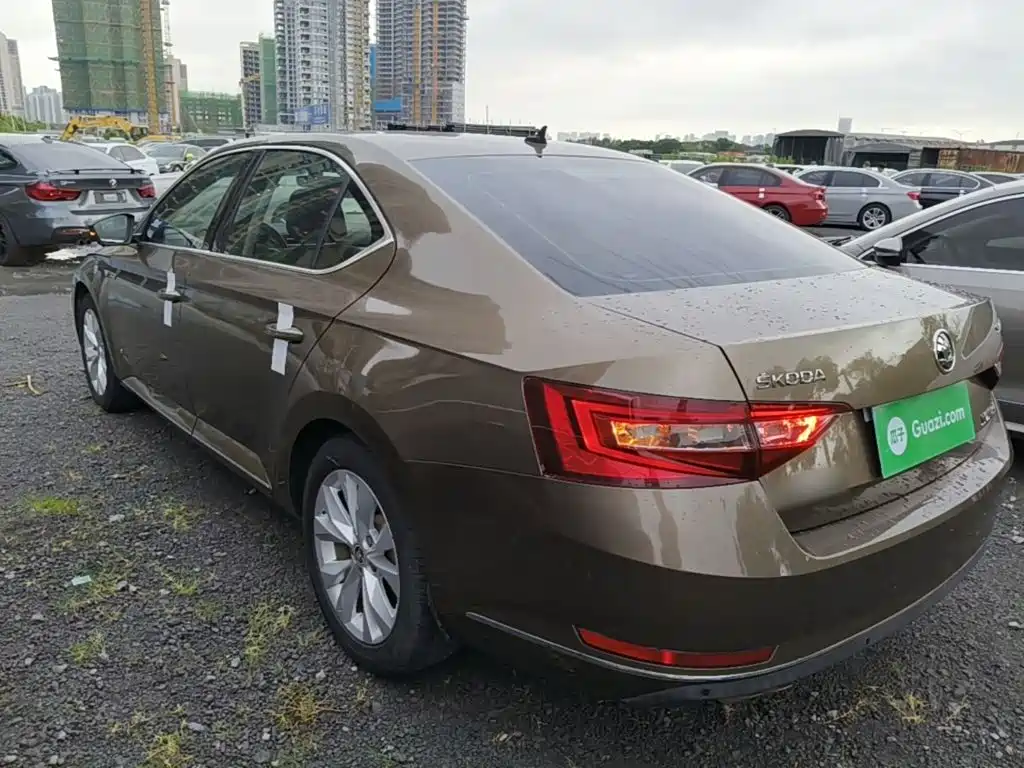 Skoda Superb — миниатюра 5