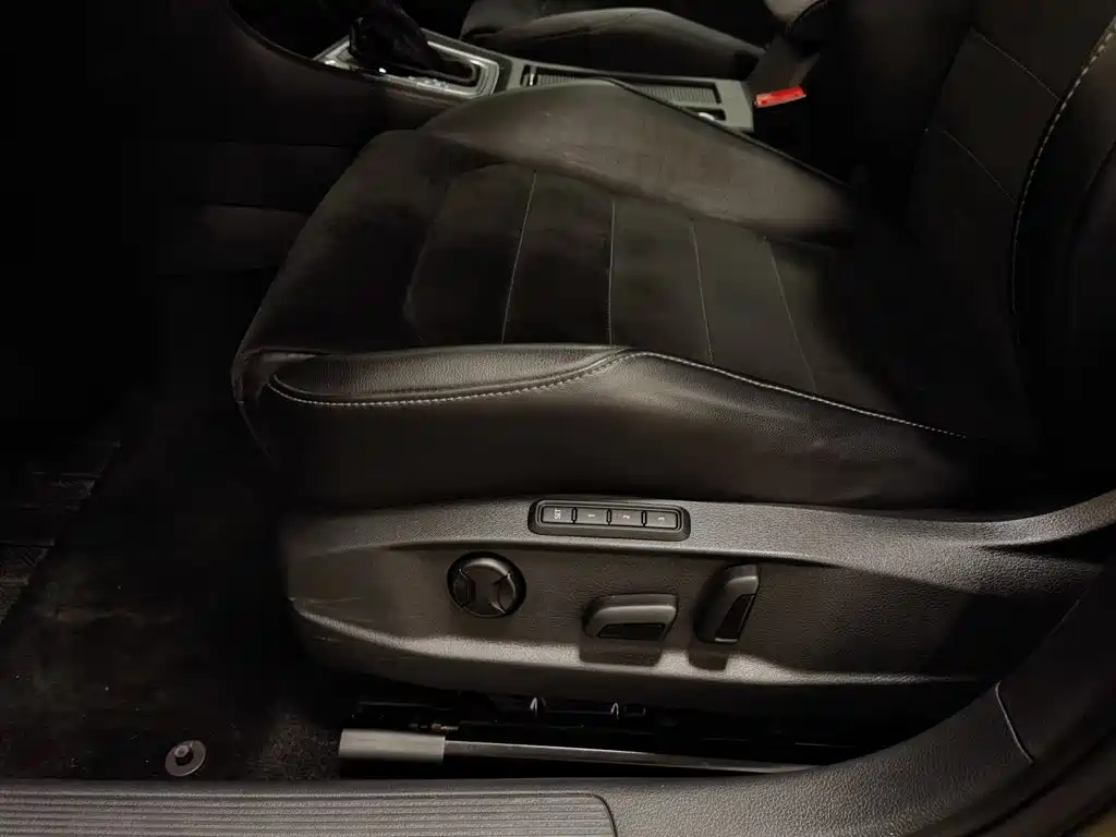 Volkswagen Golf — миниатюра 20