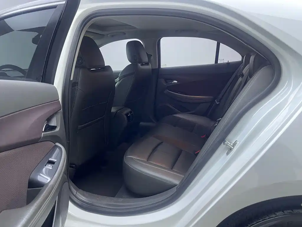 Chevrolet Malibu — миниатюра 14