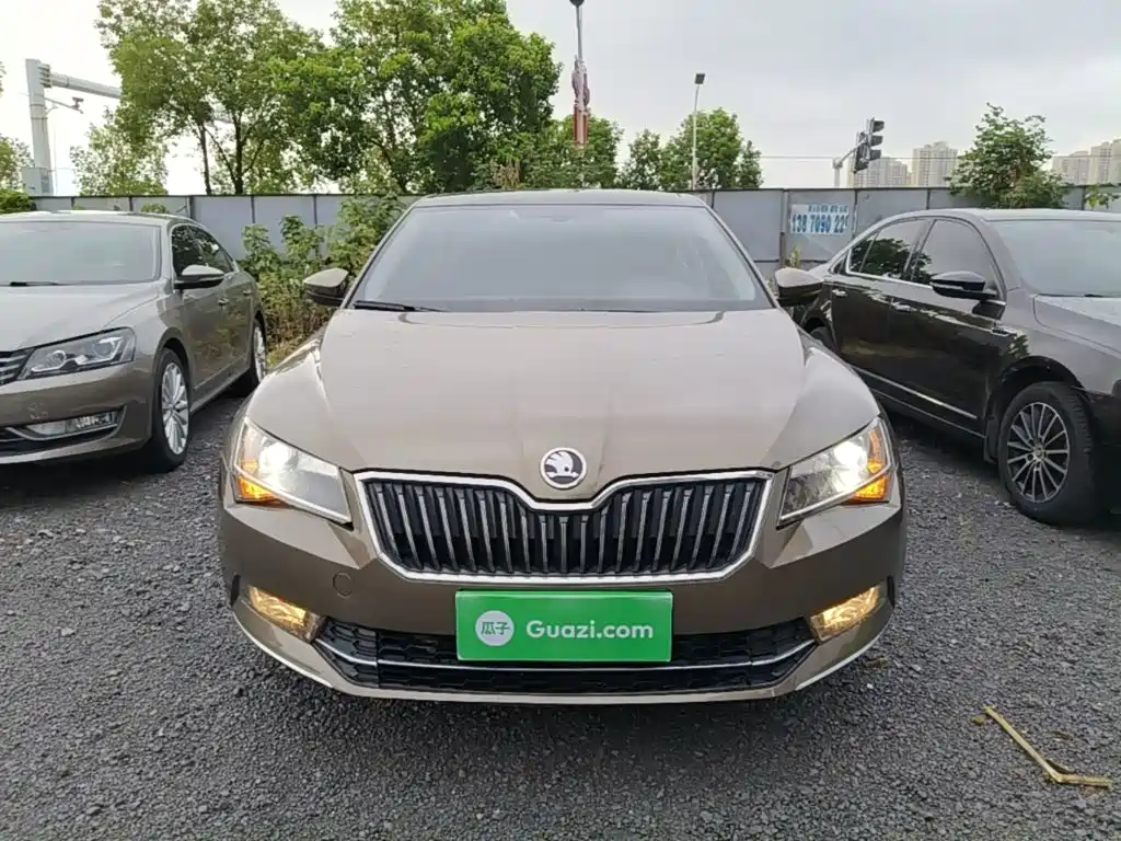 Skoda Superb — миниатюра 3