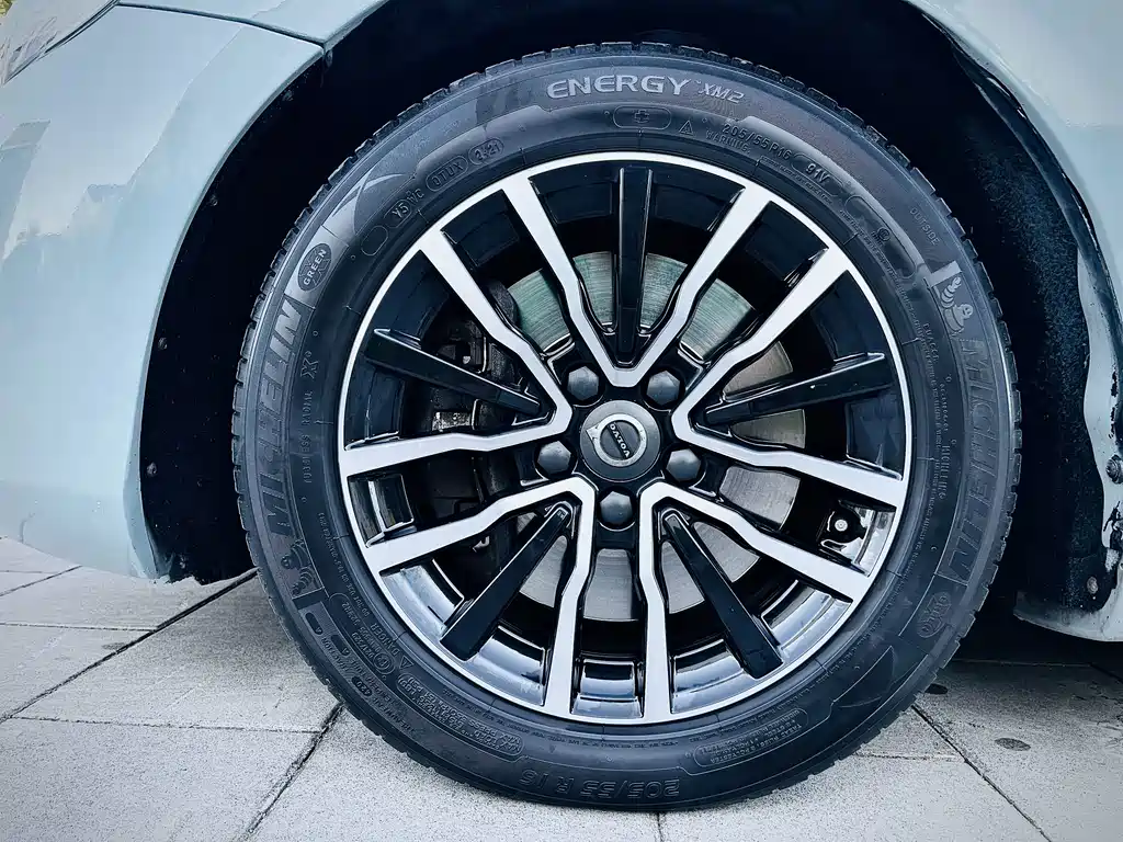 Volvo V40 — миниатюра 19