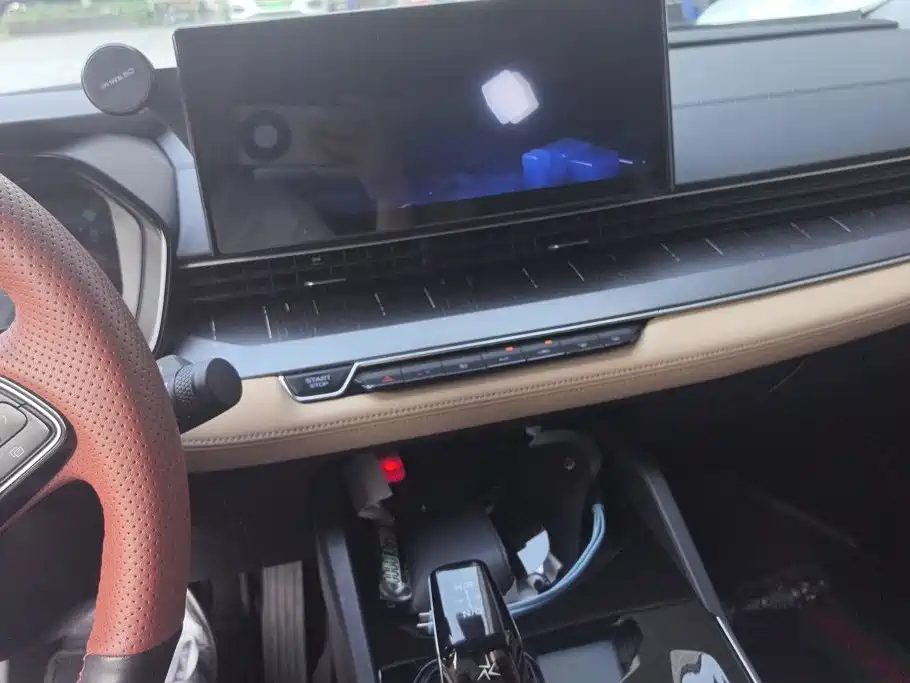 Geely L HiP — миниатюра 13